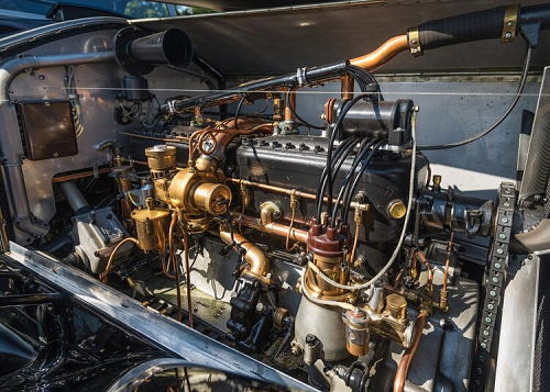 Motor Rolls-Royce Silver Gost AX201